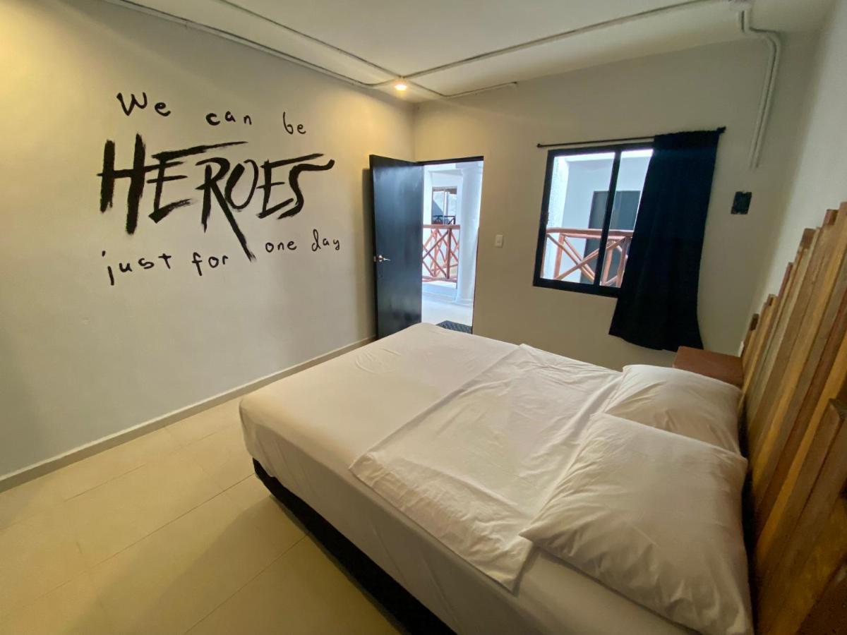 פלאייה דל כרמן Why Not Rooftop Party Hostel מראה חיצוני תמונה