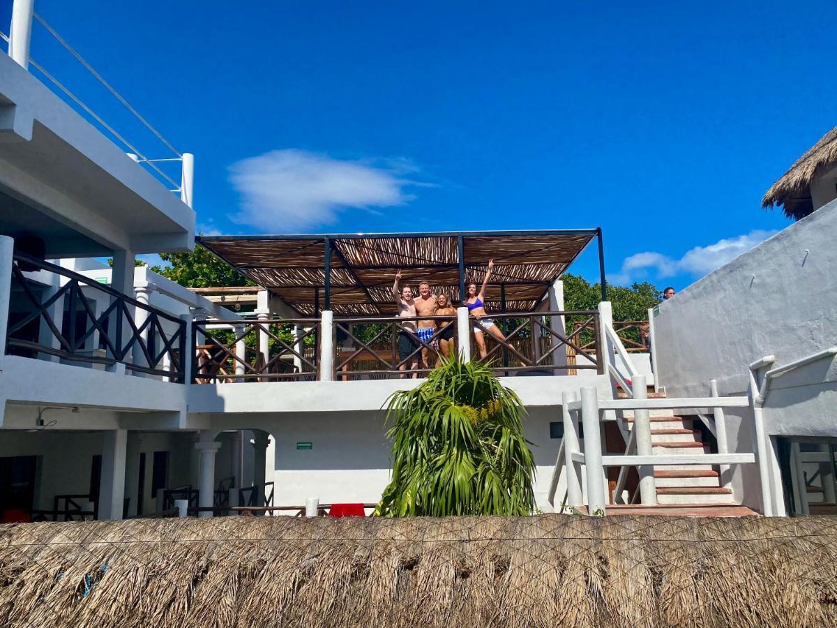 פלאייה דל כרמן Why Not Rooftop Party Hostel מראה חיצוני תמונה
