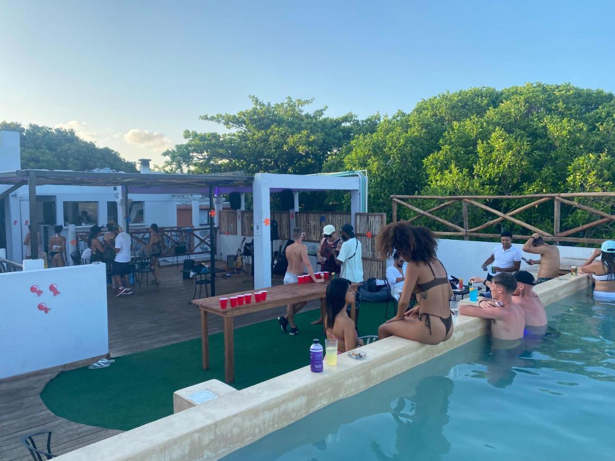 פלאייה דל כרמן Why Not Rooftop Party Hostel מראה חיצוני תמונה
